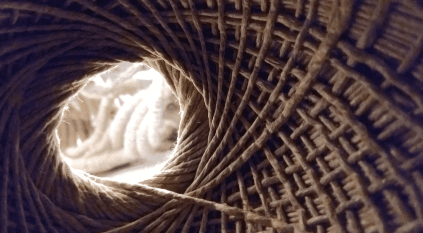 Picture of the inside of linen spool by Aude Franjou