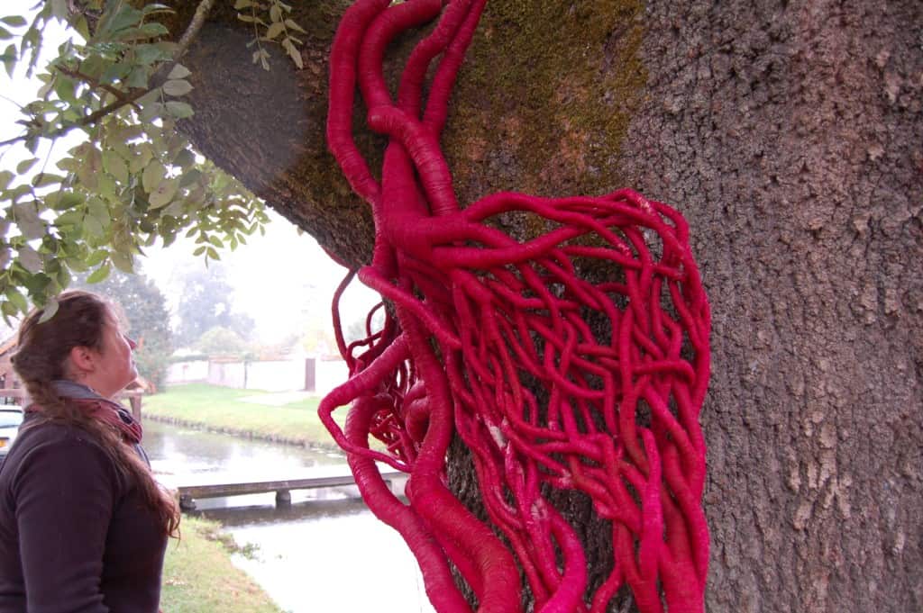 sculpture on tree by Aude Franjou