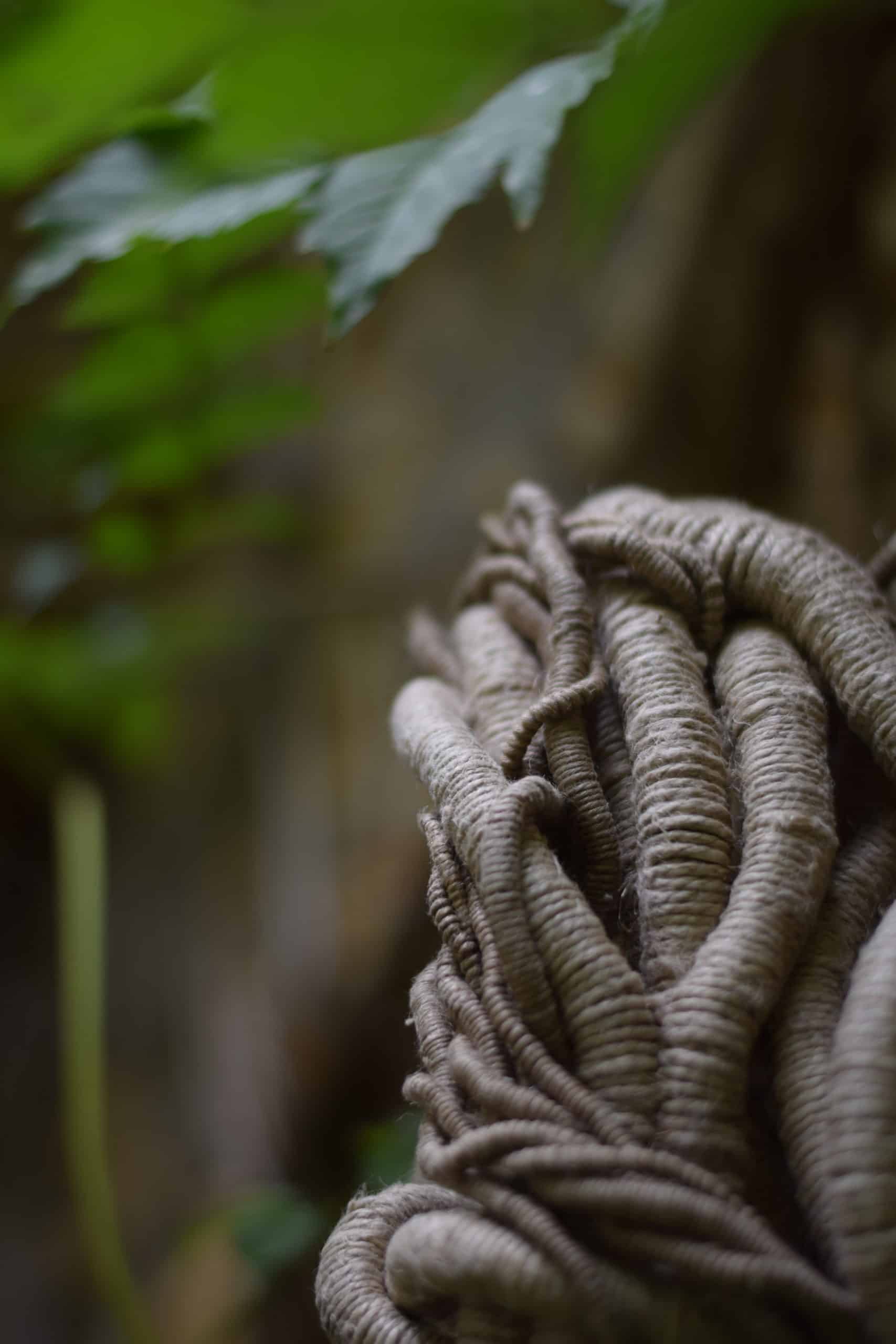 Undyed sculpture in greenery by Aude Franjou