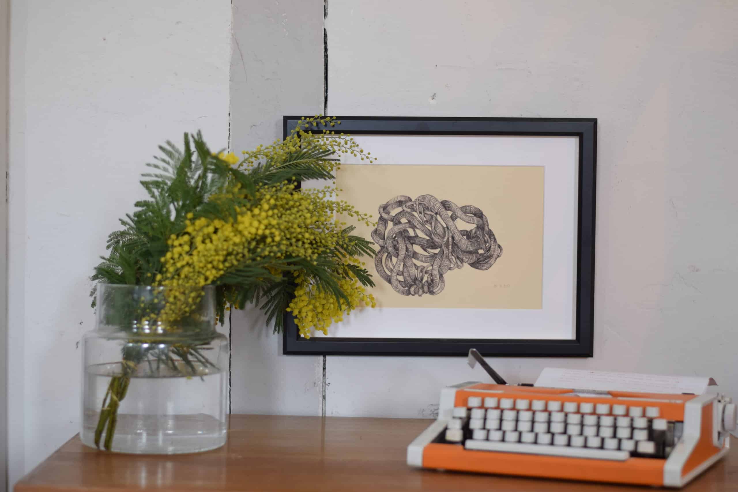 Drawing of a sculpture with flower vase and old typing machine by Aude Franjou